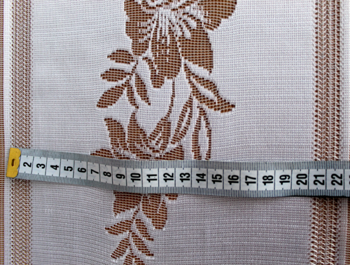 Valge, lillelise mustriga pitskardina kangas: kõrgus -60cm - Image 3