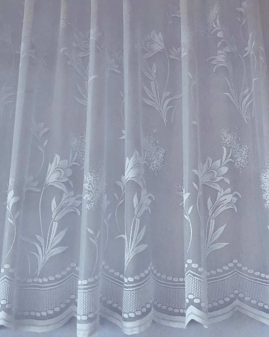 Valge, lillelise mustriga pitskardina kangas: kõrgus-150cm - Image 3