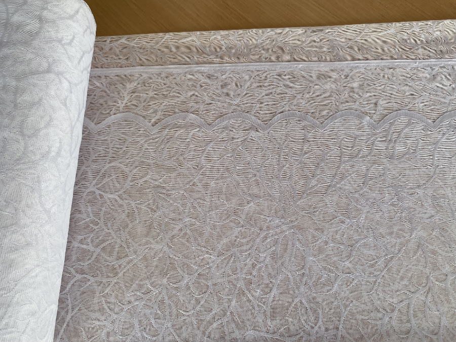 Valged graafilise mustriga pitskardinad: kõrgus-205cm - Image 5