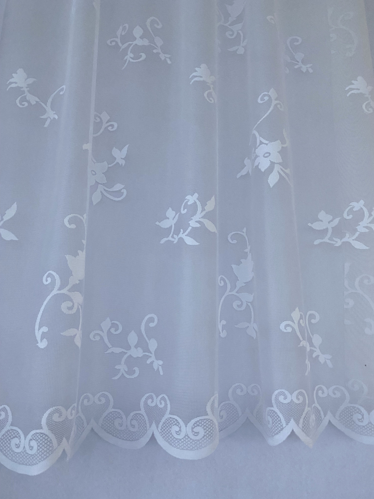 Valged väikse mustriga pitskardinad: kõrgus 175-205cm - Image 3